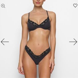 Skims onyx fits everybody Demi unlined lace bra NWT